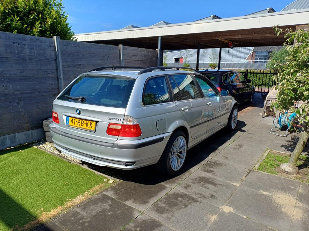 BMW E46 320i – Sterke M54 Motor | Goed Onderhouden, 2171 cc, Achterwielaandrijving, Zwart, Handgeschakeld