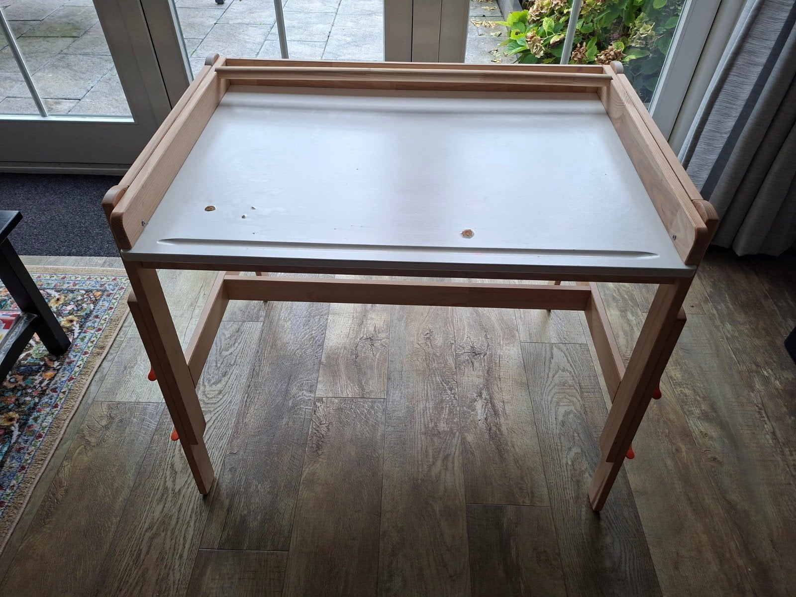 IKEA FLISAT Kinderbureau/Knutseltafel met 2 krukjes, Ophalen, Gebruikt, Tafel(s) en Stoel(en)