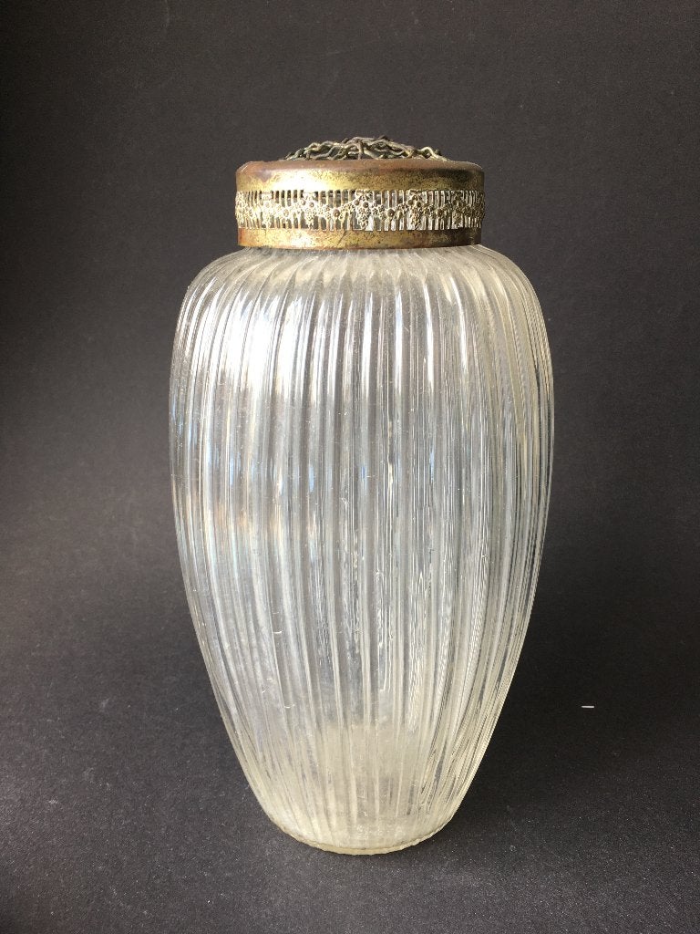 Oude hoge glazen ribbelvaas met rozensteker, Ophalen of Verzenden