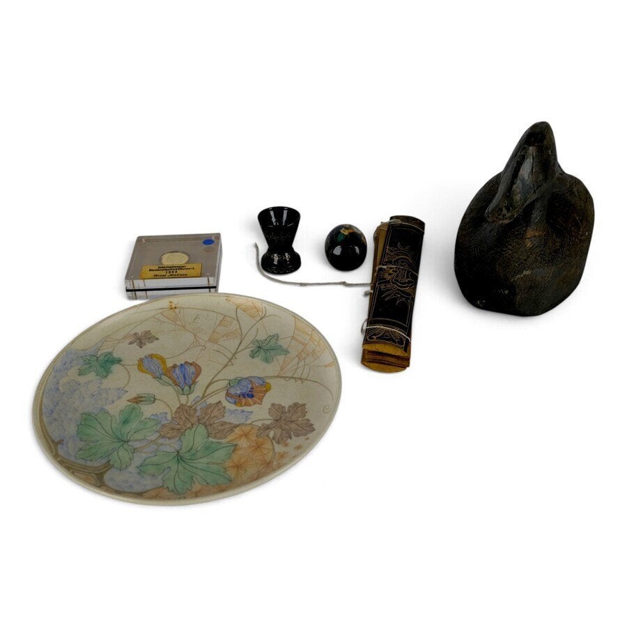 Lot divers, plateel bord en Indonesisch miniatuur manuscript, Ophalen of Verzenden