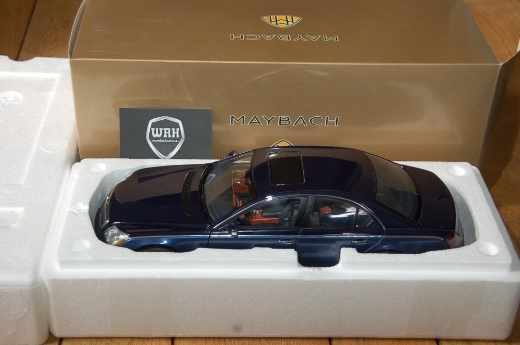 1:18 MAYBACH 57 dblue/blue Autoart dealer ed WRH, Verzenden, Zo goed als nieuw, Bburago