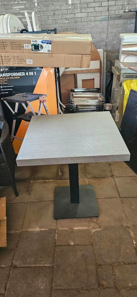 Grijze degelijke tafel, Huis en Inrichting, Ophalen, Zo goed als nieuw, Grijs, Hout