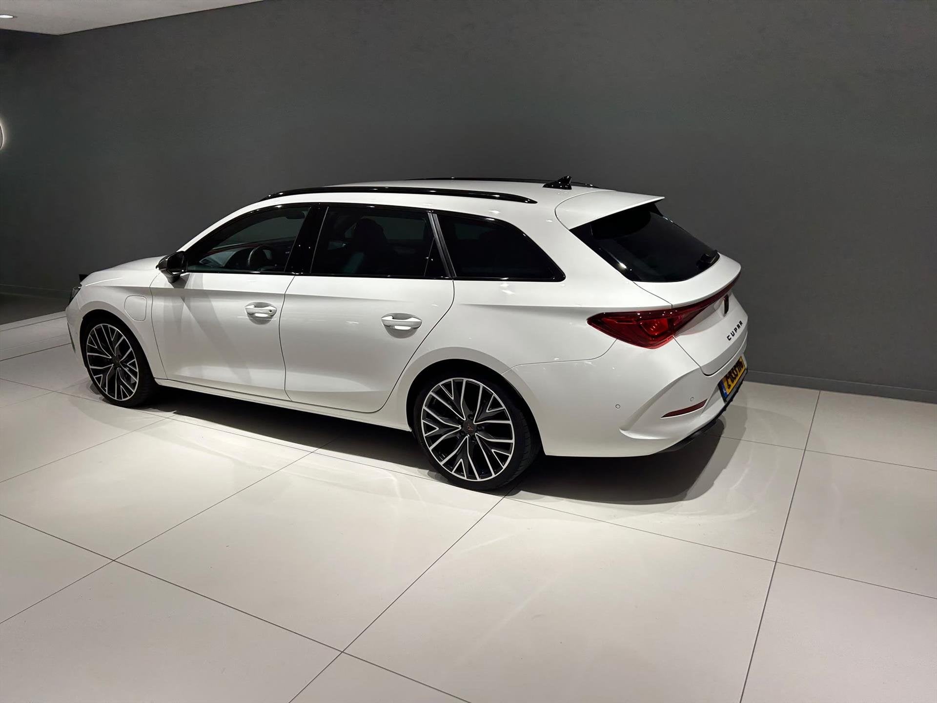 Cupra Leon Sportstourer 1.4 e-Hybrid 245pk DSG-6 Adrenaline, Auto's, Automaat, 12 maanden, Gebruikt, Euro 6