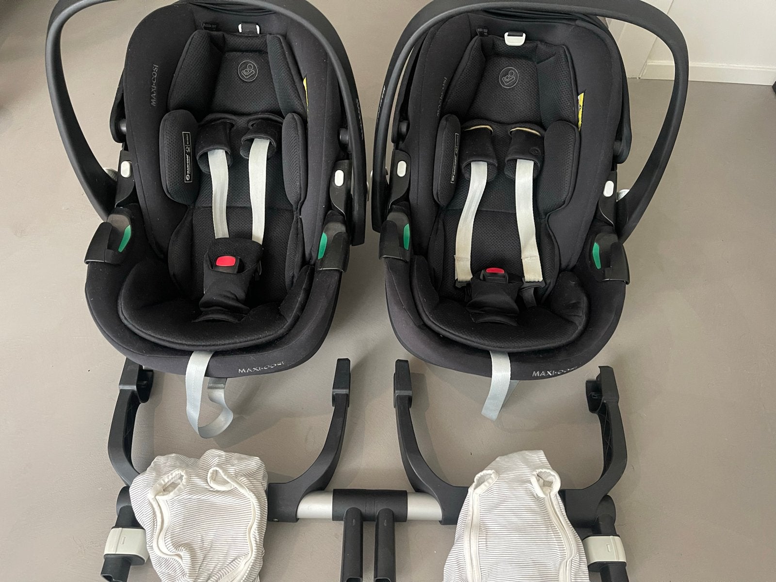 Maxi Cosi Tweeling Set met Bugaboo Adapter en Hoezen, Ophalen, 0 t/m 13 kg, Maxi-Cosi, Gebruikt
