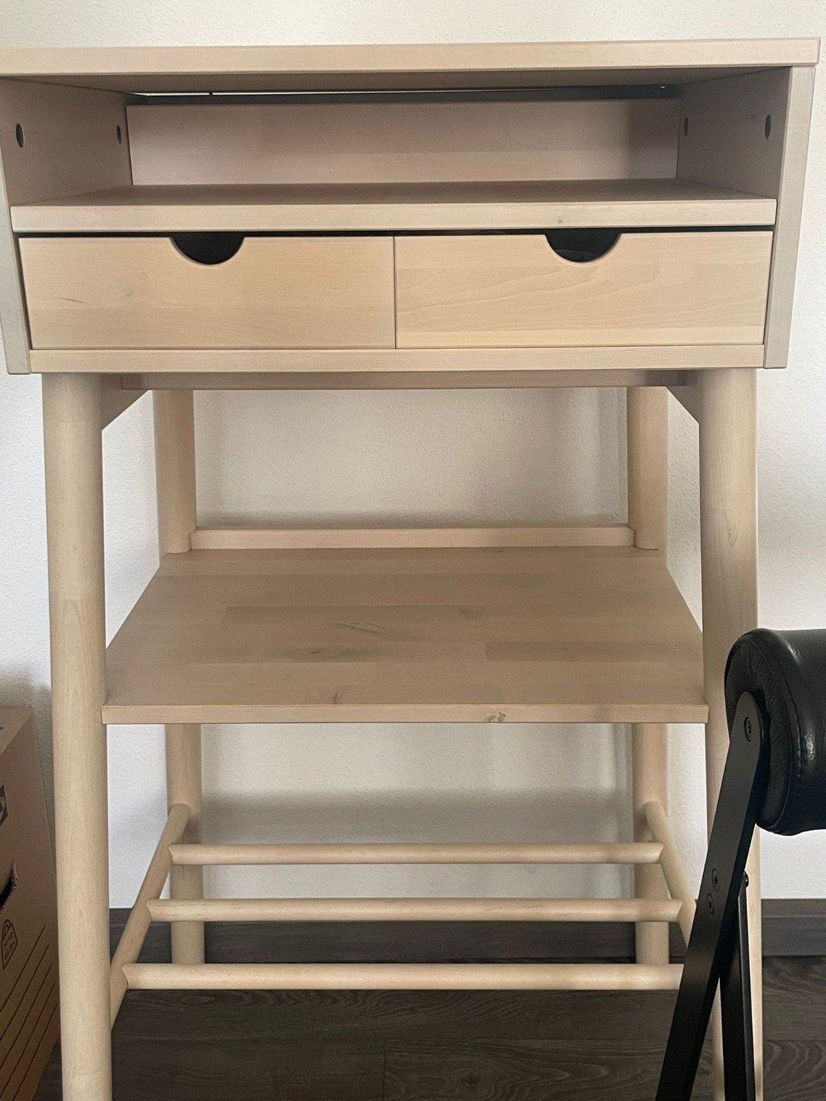 IKEA PS 2014 Staand Bureau - Hout met Opbergruimte € 75,00, Huis en Inrichting, Bureaus, Ophalen, Met lades, Hout, Zo goed als nieuw
