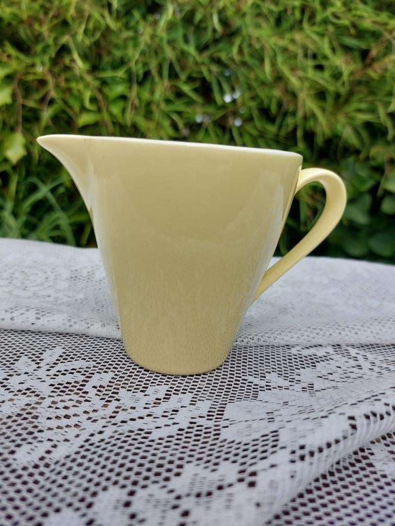 Geel puntgaaf melkkannetje Petrus Regout Maastricht, Antiek en Kunst, Curiosa en Brocante, Ophalen of Verzenden