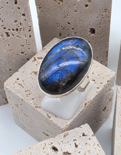 Echt zilveren ring met Labradoriet maat 19, 19 tot 20, Nieuw, Ophalen of Verzenden, Dame