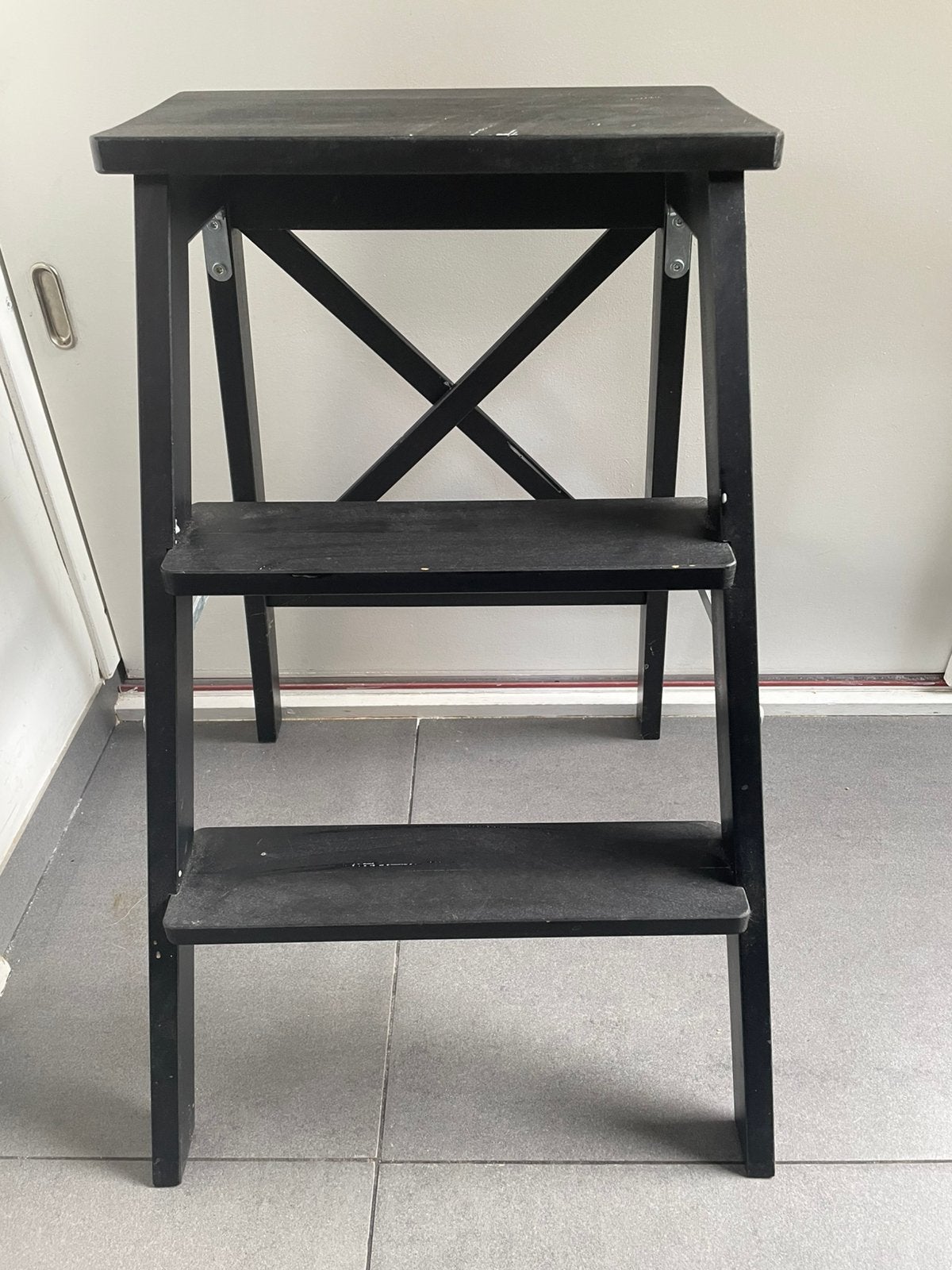 Ikea zwart houten Trapje, Ophalen of Verzenden, Zo goed als nieuw, Hout