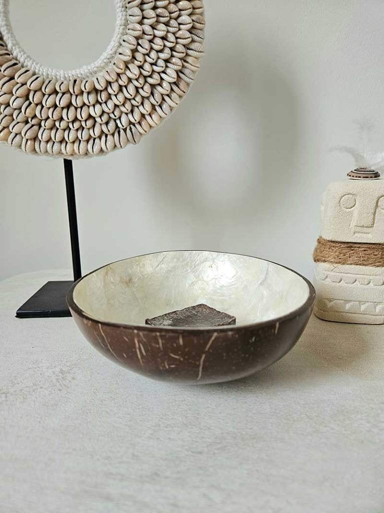 Kokosnoot schaaltje schelp uit Bali, Huis en Inrichting, Schaal, Rond, Ophalen of Verzenden, Handgemaakt