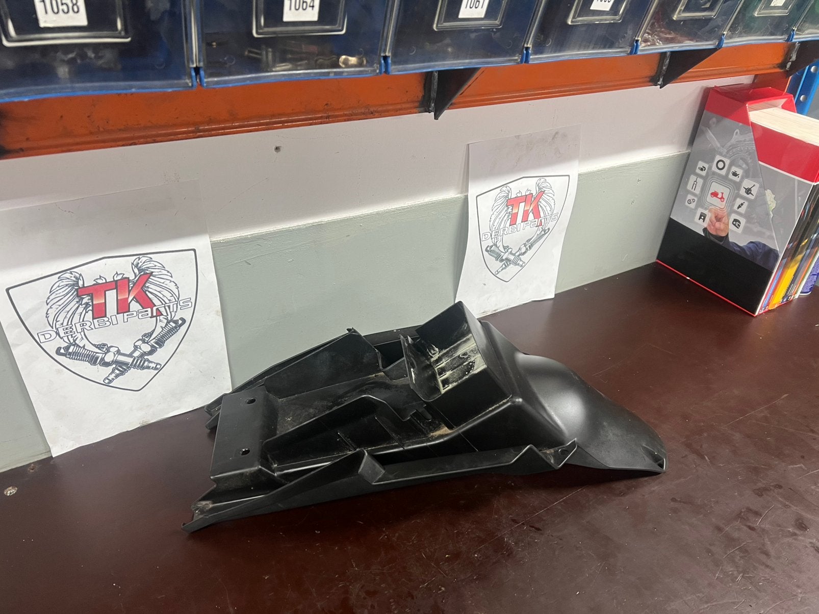 Derbi/aprilia accubak/binnen spatbord, Euro 4 vanaf 2018, Accubak, Overige typen, Derbi/aprilia