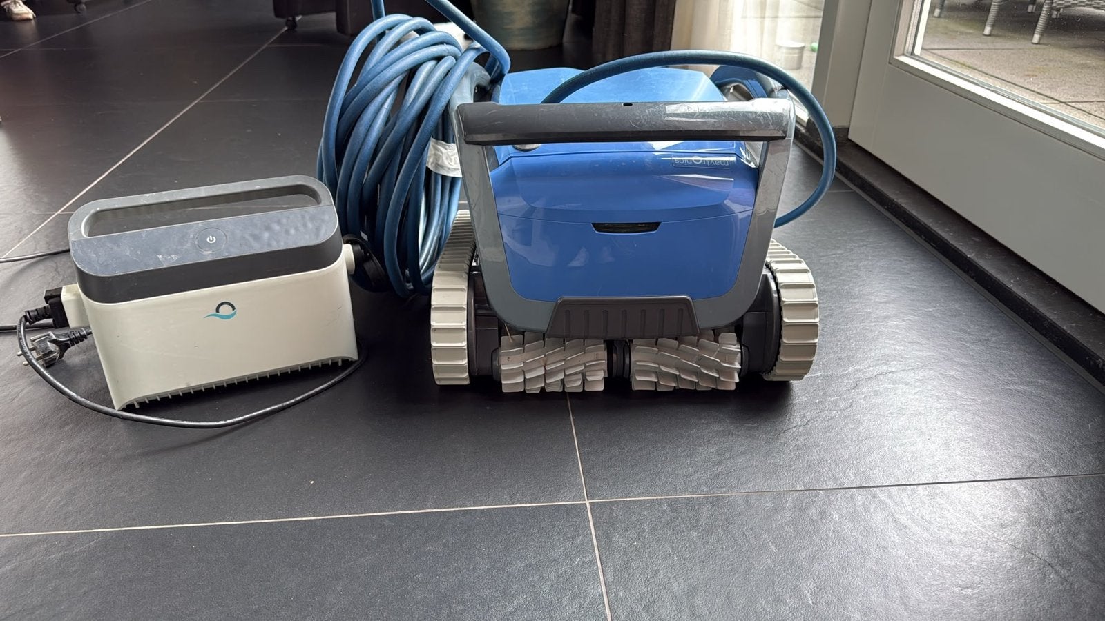 Dolphin M600 zwembadrobot + trollie - ZGAN, onderhouden, Ophalen of Verzenden, Zo goed als nieuw, Overige typen