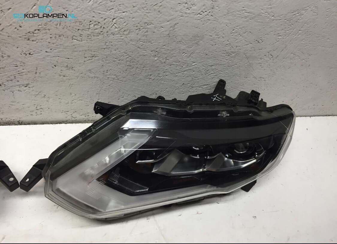 Nissan X-Trail T32 Facelift Full Led Koplamp rechts links, Auto-onderdelen, Verlichting, Gebruikt, -, -, Ophalen of Verzenden