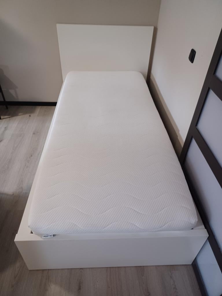 Eenpersoonsbed met matras, Huis en Inrichting, Slaapkamer | Bedden, Ophalen, 90 cm, Eenpersoons, Wit