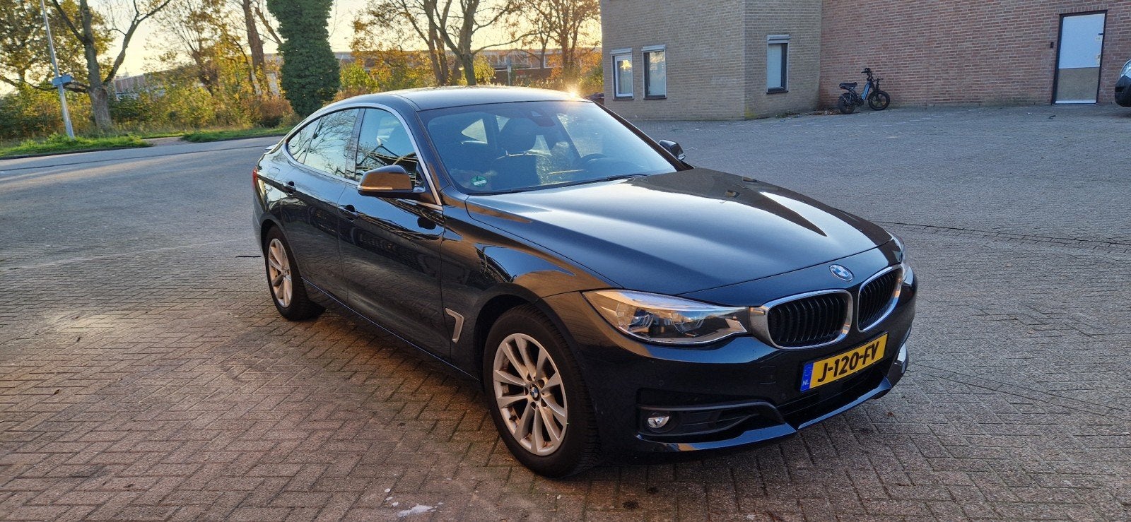 BMW 3-Serie GT 330i LCI,252pk, 2016 HUD, 104400km,B48, Alarm, Automaat, 252 pk, Lichtsensor, Zwart