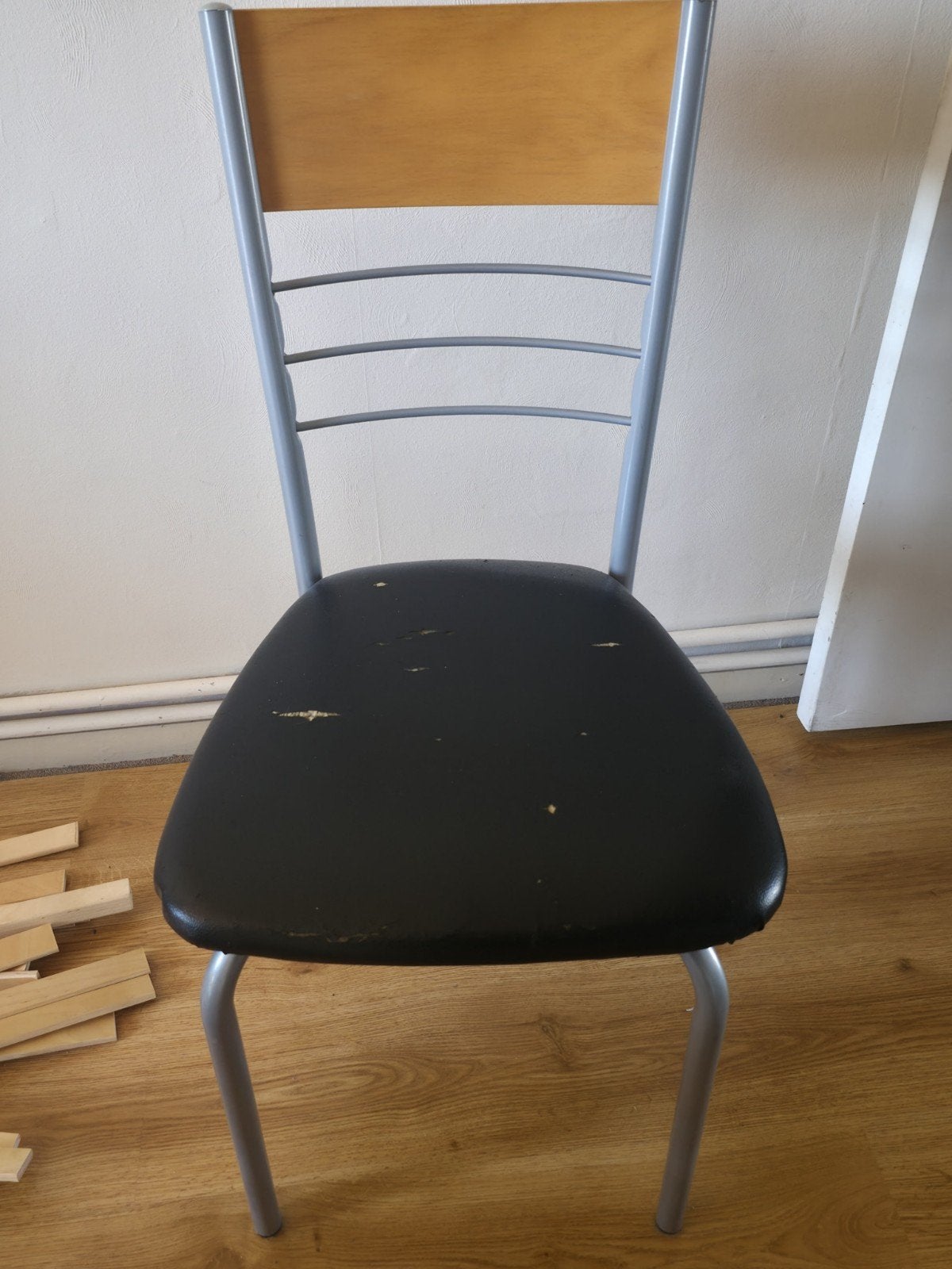 4 beschadigde stoelen, ideaal voor de tuin, Ophalen, Gebruikt, Tuin, Functioneel, Zwart