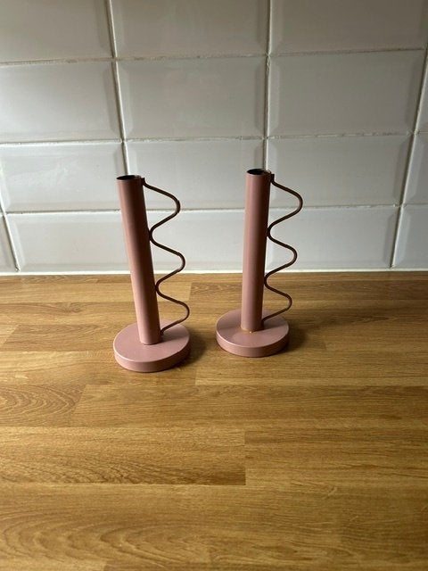 K31-2 roze kaarsen kandelaars 21cm, Ophalen of Verzenden, Gebruikt, Roze, Overige materialen