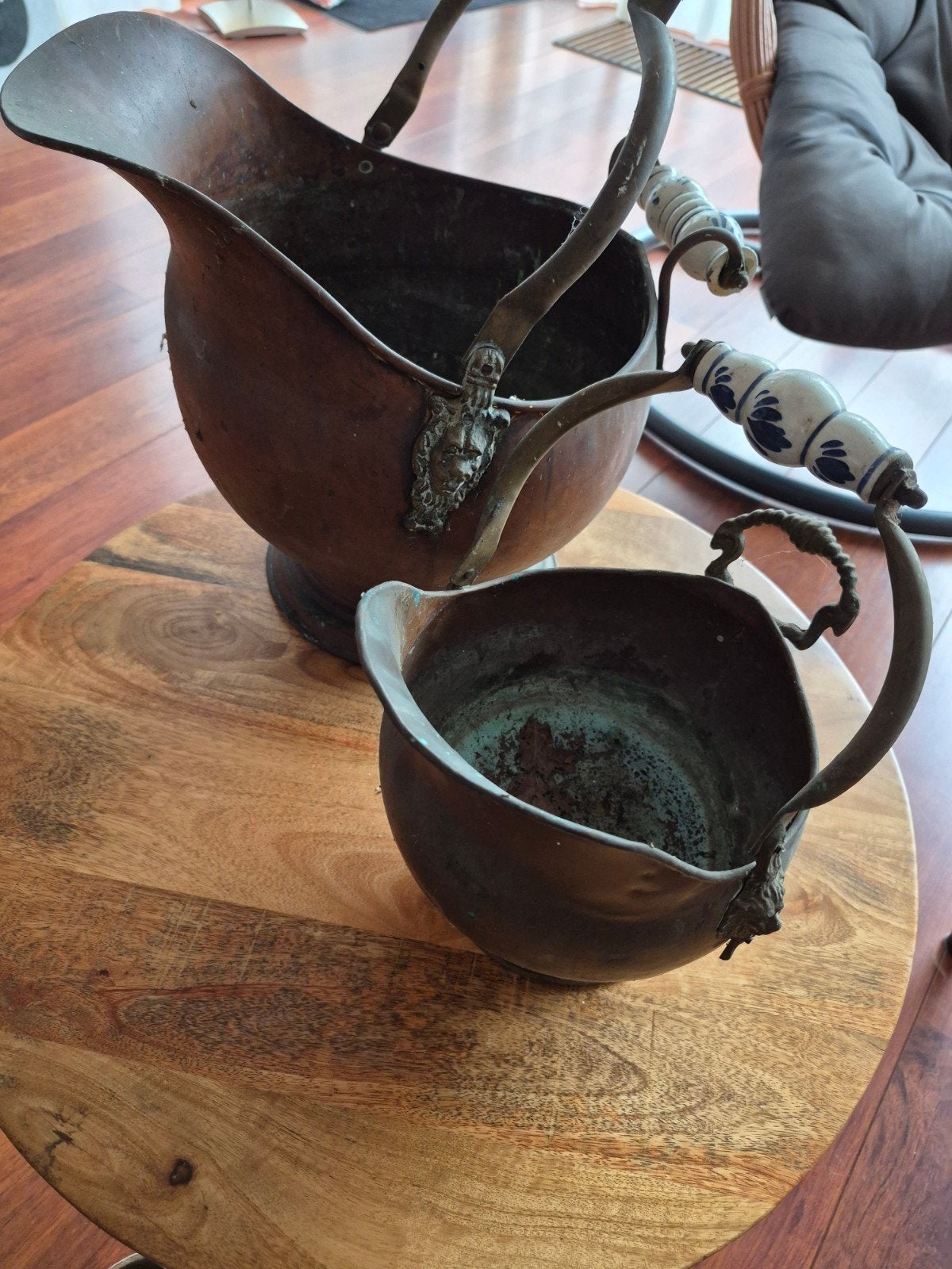 2x Ongepoetste koperen kolenkit met Delfts blauw handvat, Ophalen, Koper