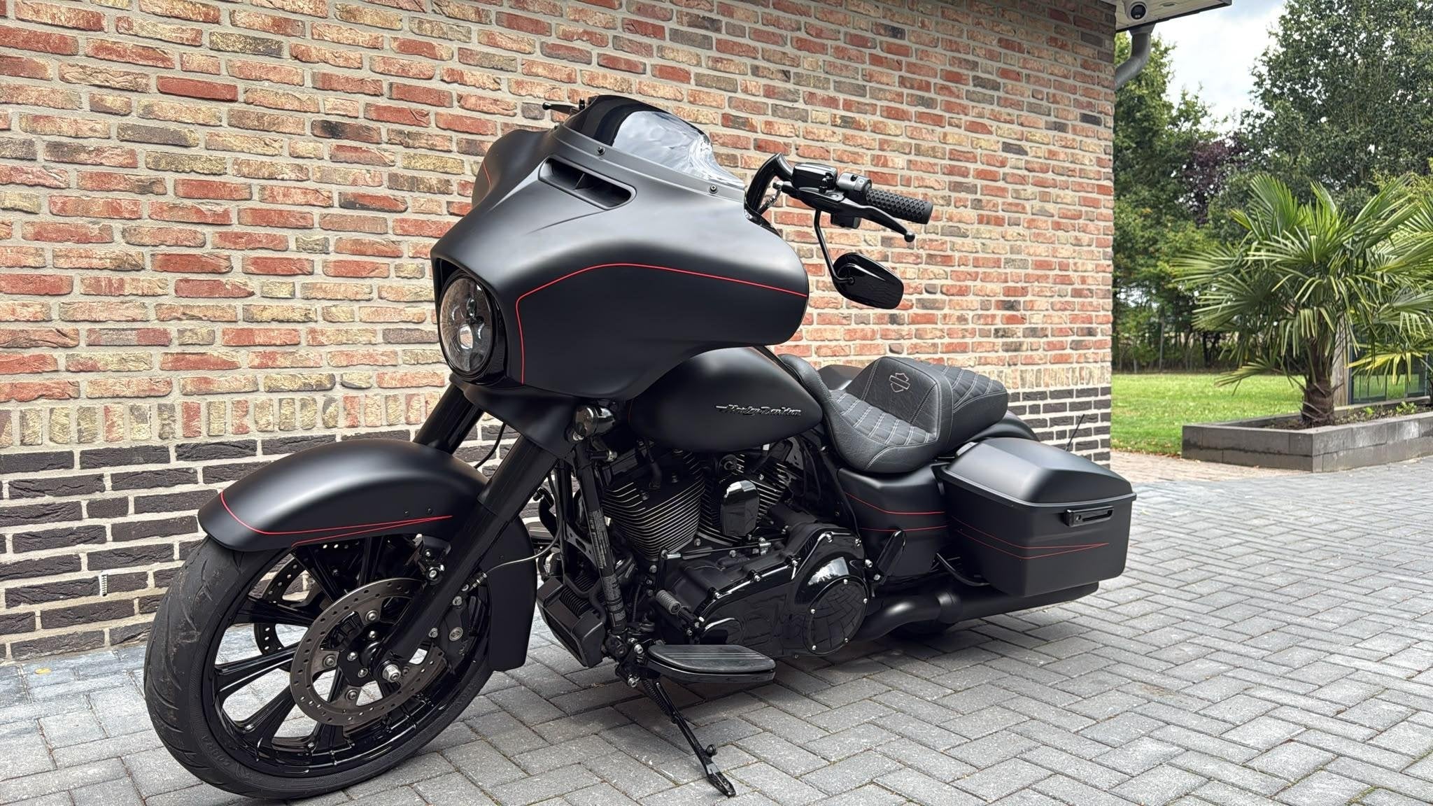 Harley Davidson 103 FLHX Street Glide 21INCH APE Mat Zwart B, Motoren, Motoren | Harley-Davidson, Laan van Vredenoord 33
2289 DA  Rijswijk, NL
