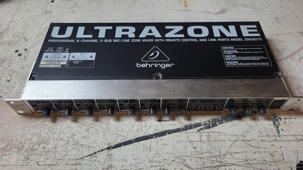 Behringer Ultracone ZMX8210 - Professionele 8-kanaals mixer, Muziek en Instrumenten, Mengpanelen, Ophalen of Verzenden, Gebruikt
