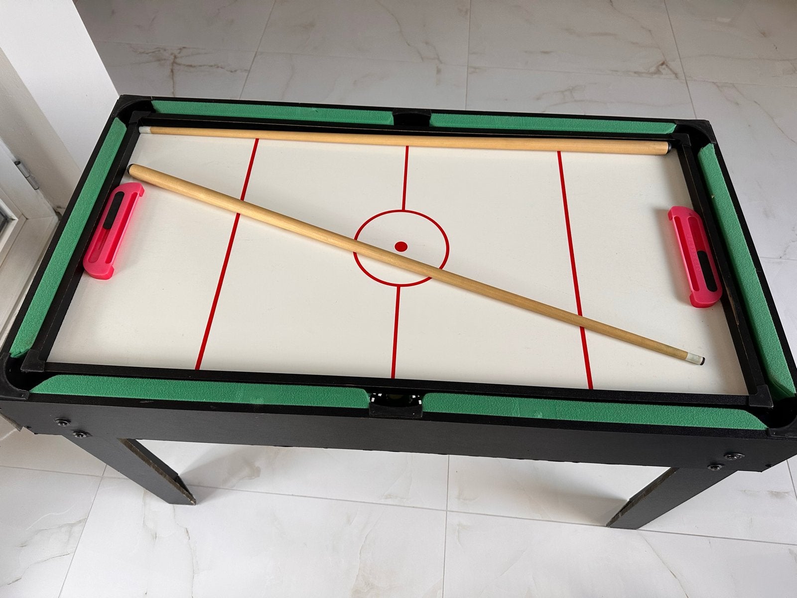 Multifunctionele 4-in-1 speeltafel: voetbal, airhockey, scha, Ophalen, Zo goed als nieuw, Jongen of Meisje