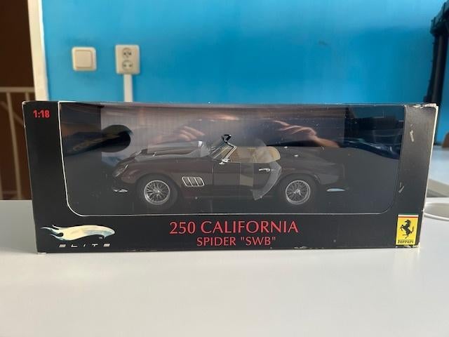 FERRARI 250 CALIFORINIA SPIDER ''SWB'' 1:18 HOT WHEELS ELITE, Hobby en Vrije tijd, Modelauto's | 1:18, Ophalen of Verzenden, Nieuw