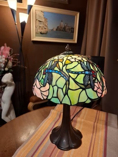 Tiffany staande lamp doorsnee ca. 35 cm x 45 cm hoog, Antiek en Kunst, Ophalen