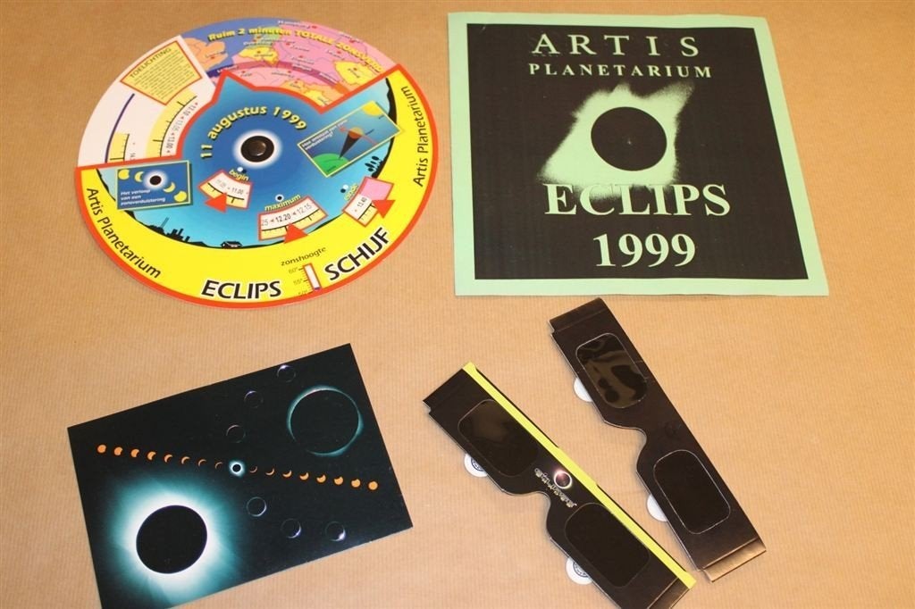 Speciale uitgave - Artis Planetarium - Eclips 1999 !!, Verzamelen, Overige Verzamelen, Zo goed als nieuw, Ophalen of Verzenden