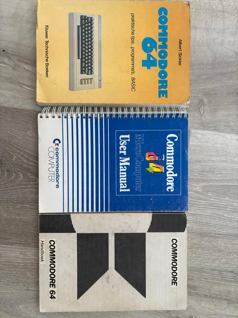 Commodore 64 Boeken: Handleidingen en Programmeertips, Boeken, Ophalen of Verzenden, Gelezen, Programmeertaal of Theorie