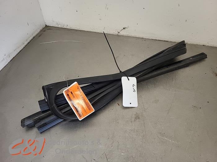 Portierrubber 4Deurs links-achter van een Ford Ranger, Gebruikt, -, -, Ophalen of Verzenden