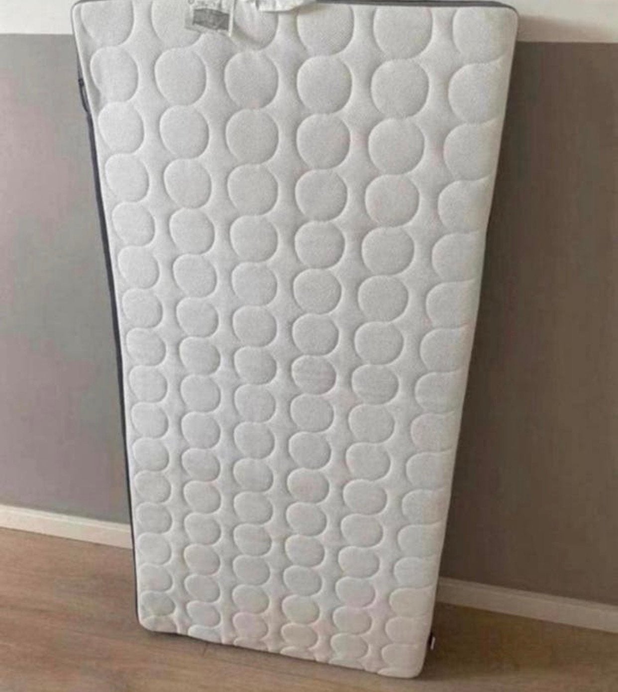 Keurig netjes Ikea HIMLAVALV + matrasbeschermer+ molton, Ophalen, Zo goed als nieuw, Minder dan 140 cm, Matras