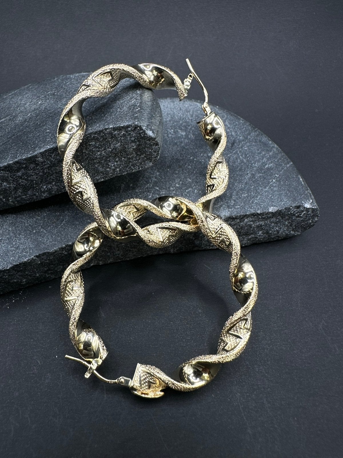 14k Gouden Wokkel Oorbellen - Elegant en Stijlvol, Sieraden, Tassen en Uiterlijk, Oorbellen, Ophalen of Verzenden, Nieuw, Goud