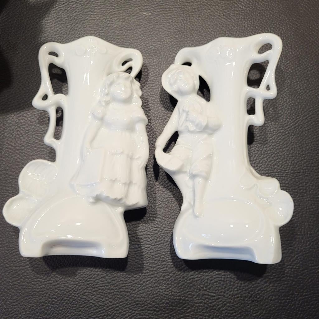 Set van 2 Antieke Porseleinen Vaasjes met Figuren - 16,5 cm, Antiek en Kunst, Antiek | Vazen, Ophalen of Verzenden