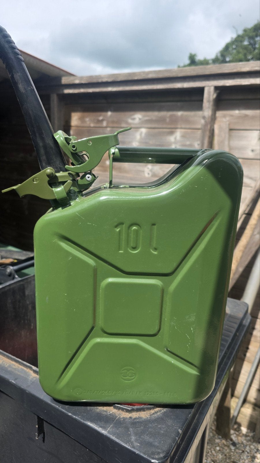 Jerrycan 10L - Groen metalen brandstofkan, Ophalen of Verzenden, Nieuw, Universele onderdelen