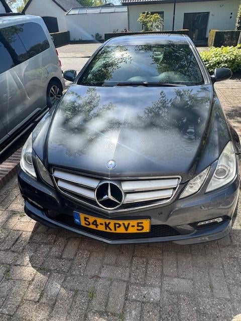 Mercedes-Benz E-Klasse 1.8 E250 CGI Coupe AUT 2010 Grijs, Auto's, Mercedes-Benz, Achterwielaandrijving, 1800 kg, Zwart, 4 cilinders