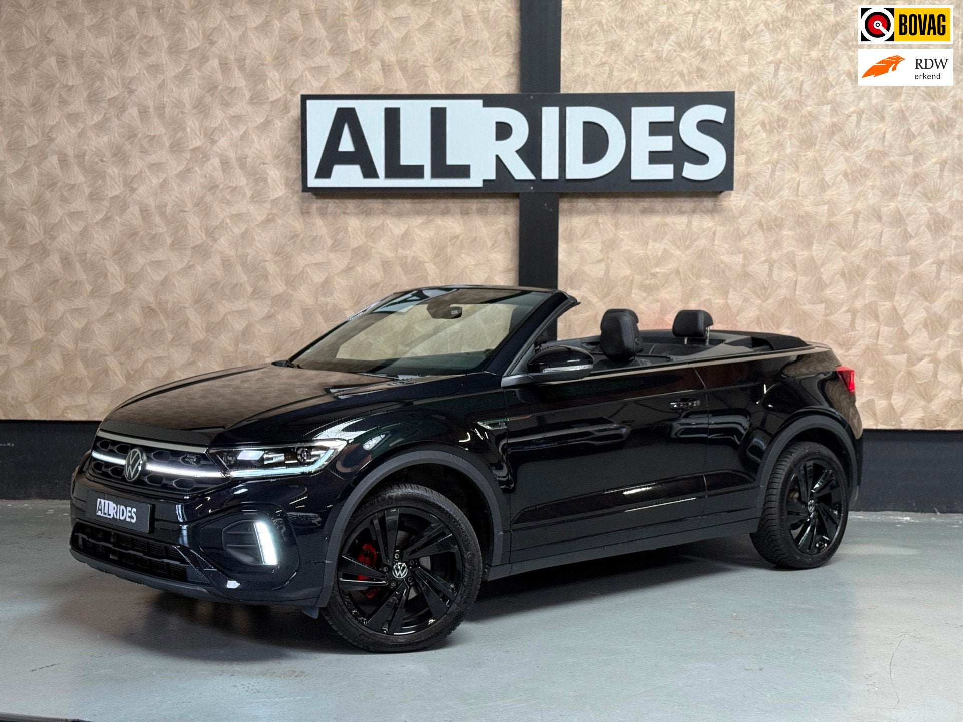 Volkswagen T-Roc Cabrio 1.5 TSI R-Line | Pano | Camera | Car, Auto's, 1498 cc, 4 cilinders, Zwart, Leder