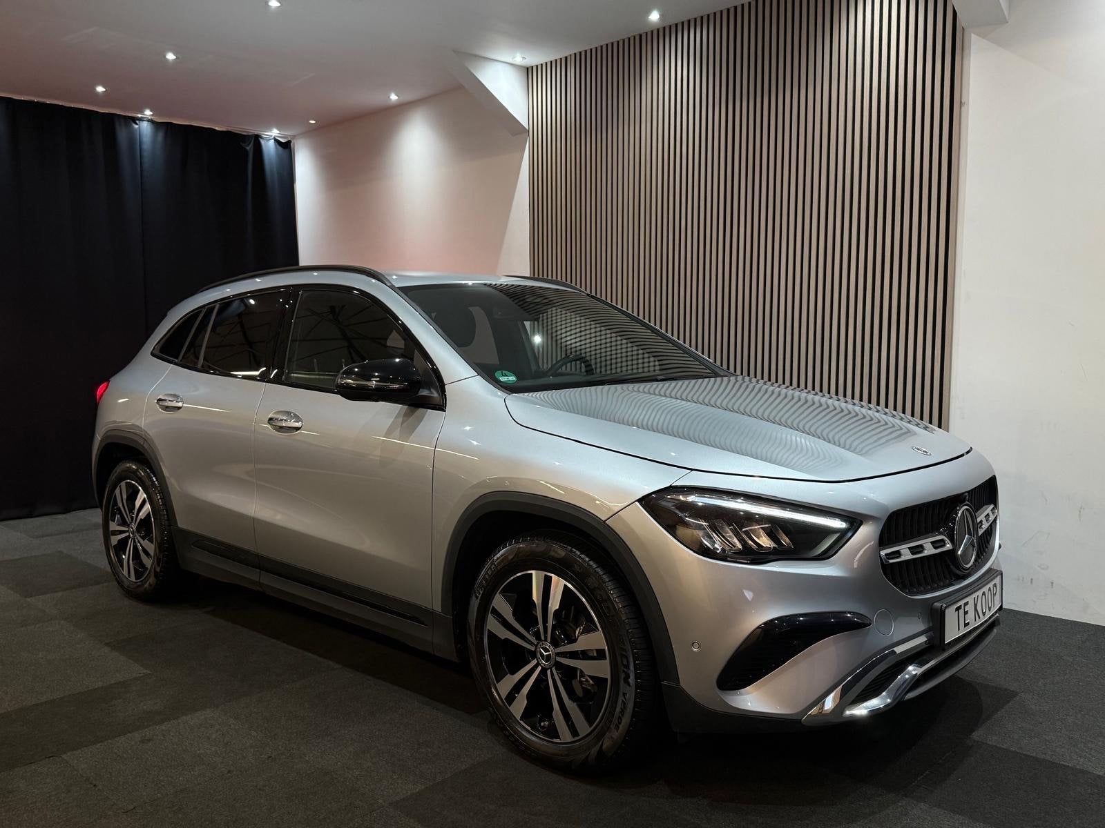 Mercedes-Benz GLA-klasse 200 Luxury Line Automaat Memory Led, Auto's, Dealer onderhouden, 15 km/l, 4 cilinders, Met garantie (alle)