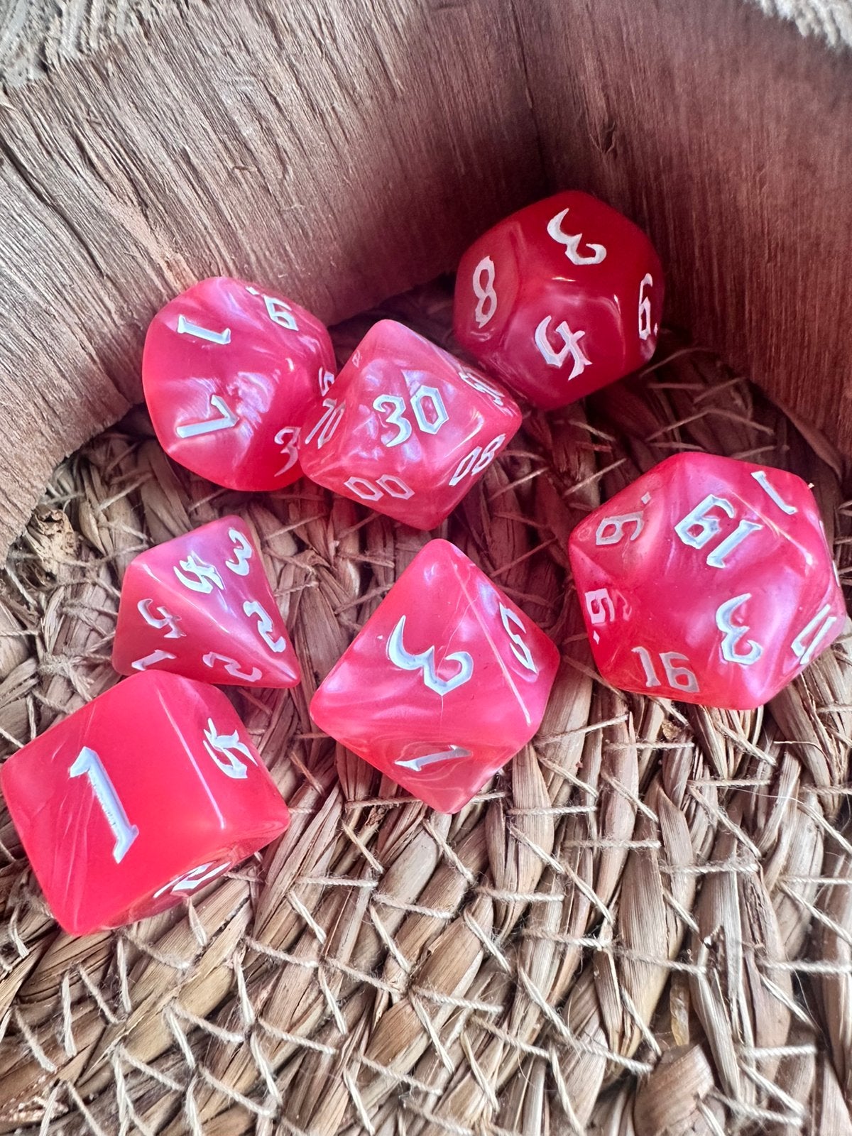 DND dice / roze metallic / dobbelstenen / Dungeon & Dragons, Hobby en Vrije tijd, Wargaming, Ophalen of Verzenden, Zo goed als nieuw