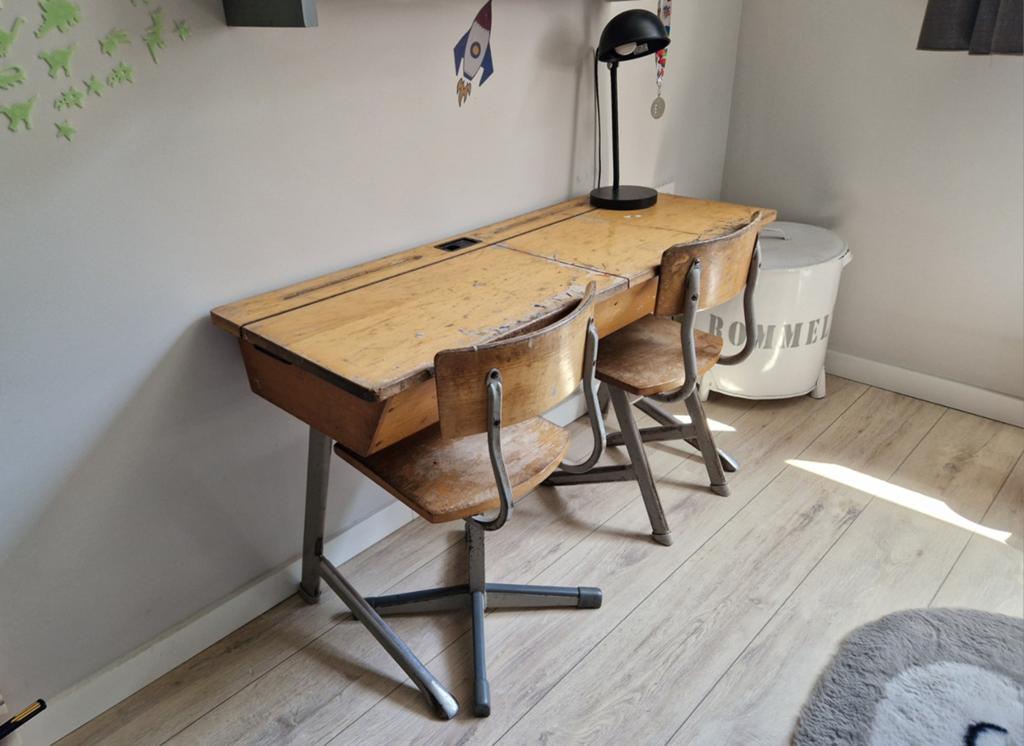 Oldschool lessenaar/speeltafeltje en 2 stoeltjes, Ophalen