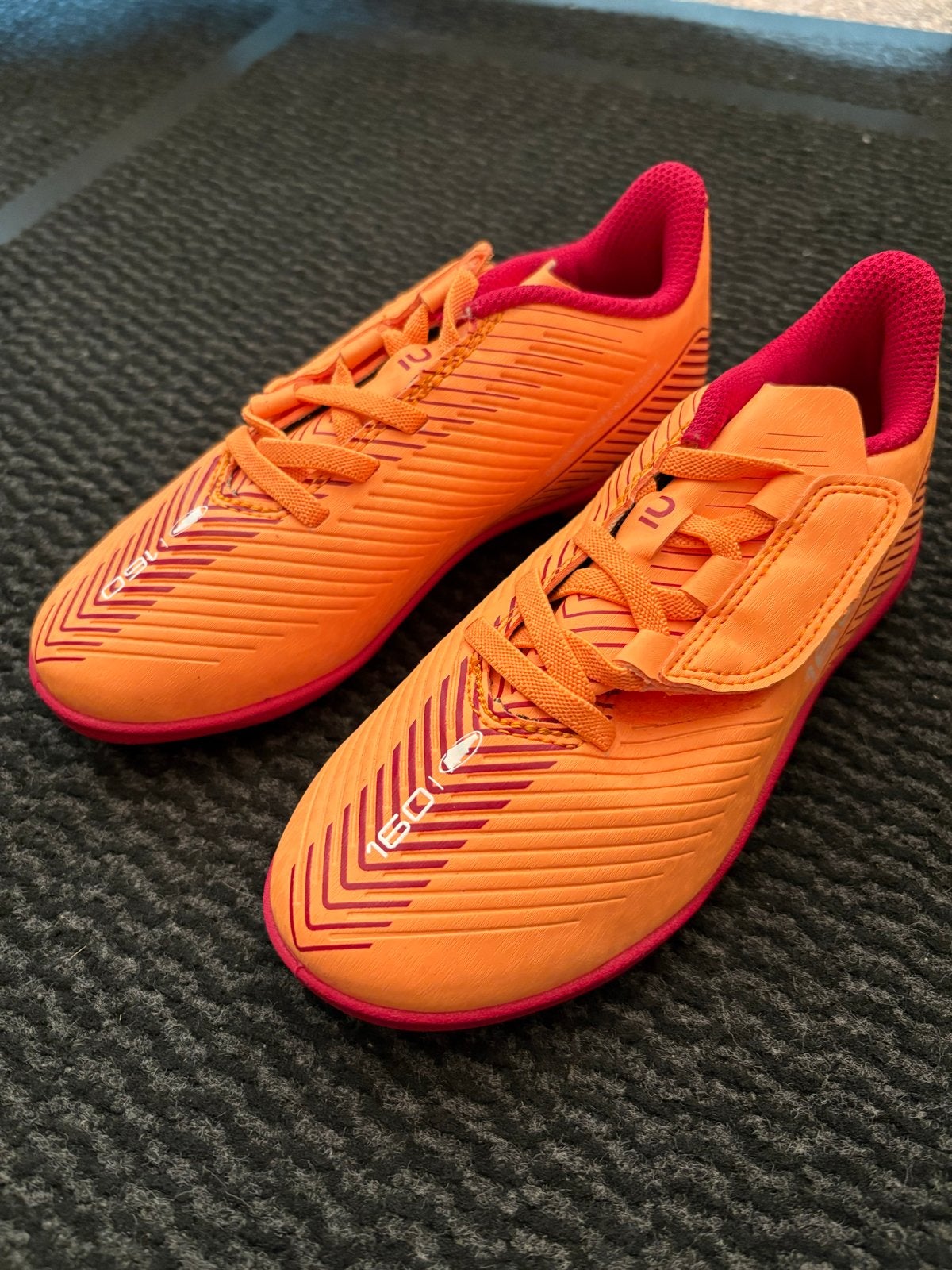 Oranje Voetbalschoenen Maat 30, Sport en Fitness, Voetbal, Ophalen of Verzenden, Nieuw, Schoenen