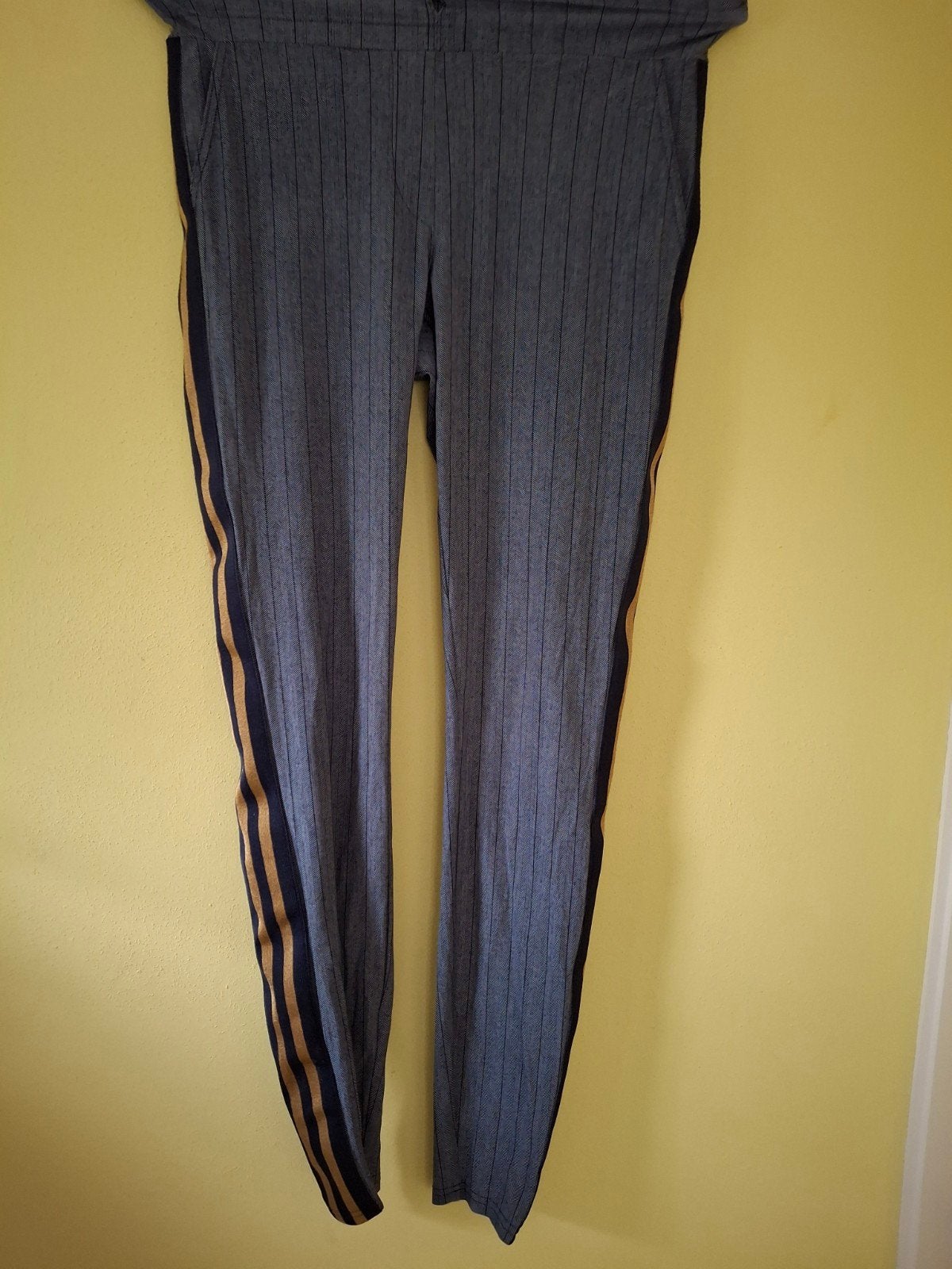 Studio Anneloes Broek blauw met geel streepdetail - Maat XS, Studio Anneloes, Ophalen of Verzenden, Zo goed als nieuw, Maat 34 (XS) of kleiner