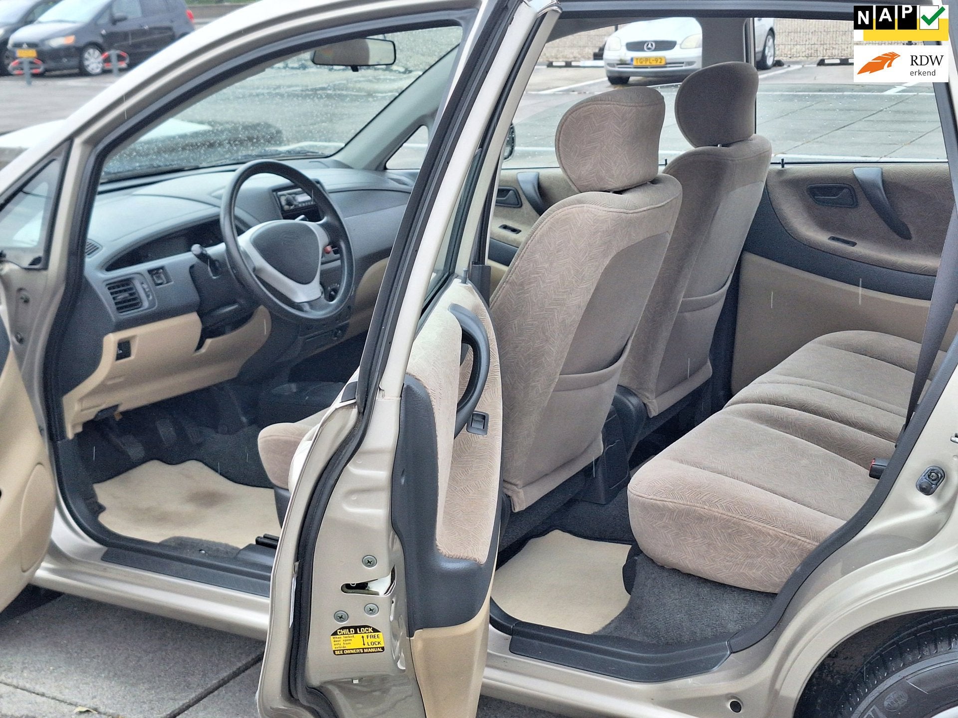 Suzuki Liana €2249,-1.6 GLX Apk 07/2027 Airco + Trekhaak, Voorwielaandrijving, Stof, Gebruikt, Beige