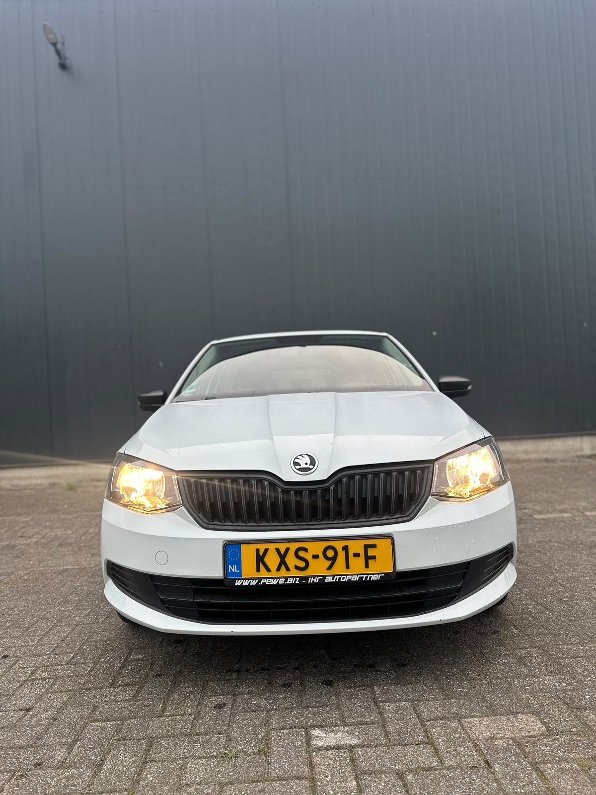 Skoda Fabia 1.0 Greentech 75pk 2016 - 2 Jaar APK!, Stof, 74 pk, 979 kg, Wit