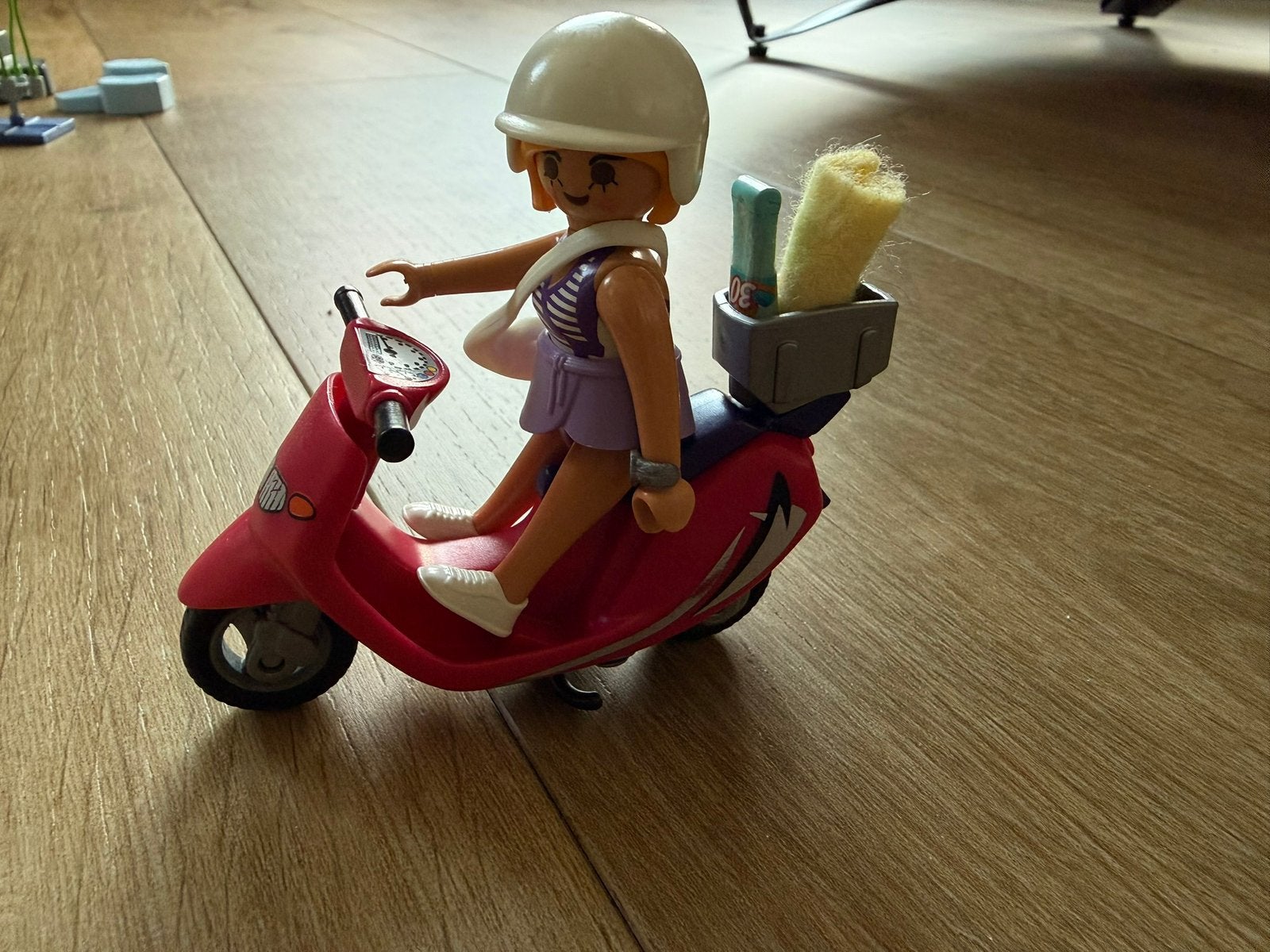 Playmobil meisje op scooter 9084, Ophalen of Verzenden, Zo goed als nieuw