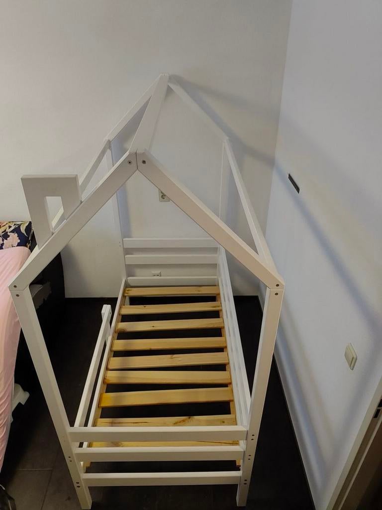 Huisbed voor kinderen - Wit houten bedframe, Ophalen, Gebruikt, 70 tot 85 cm, Lattenbodem
