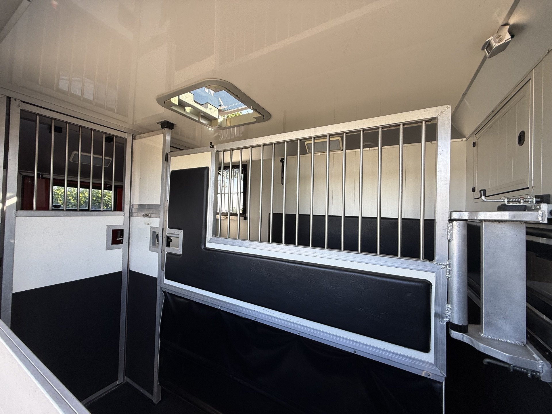 Fiat Ducato | HORSETRUCK | ALU | STALLION 3XL | 2015 | HENGS, Dieren en Toebehoren, Weduwestraat 12
4884MV  WERNHOUT, NL, Paardenwagentje NL | MVV HORSETRUCKS