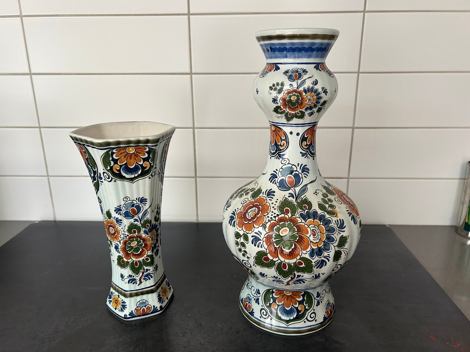 Delfts polychroom Vaas 1x groot 1x klein, Ophalen of Verzenden