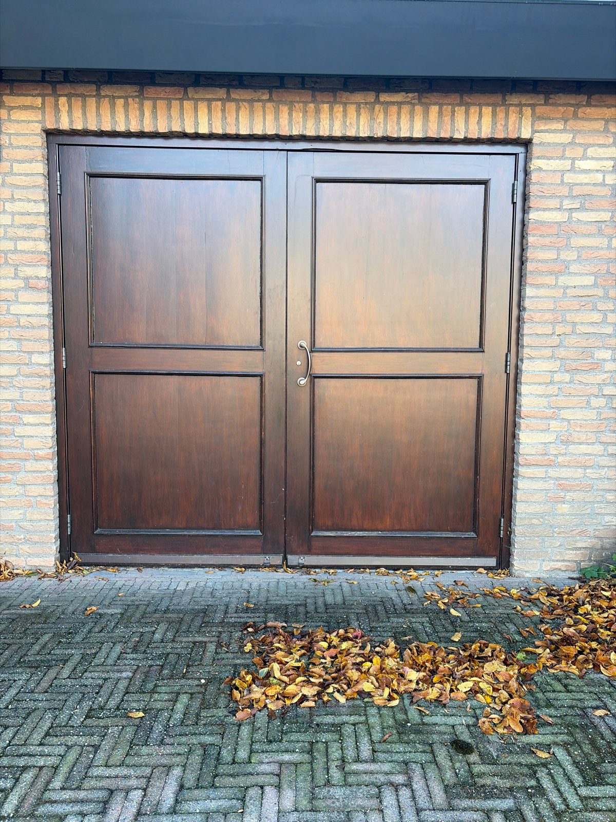 Robuuste houten garagedeur, dubbel, donkerbruin, Ophalen, Gebruikt, 120 cm of meer, Garagedeur