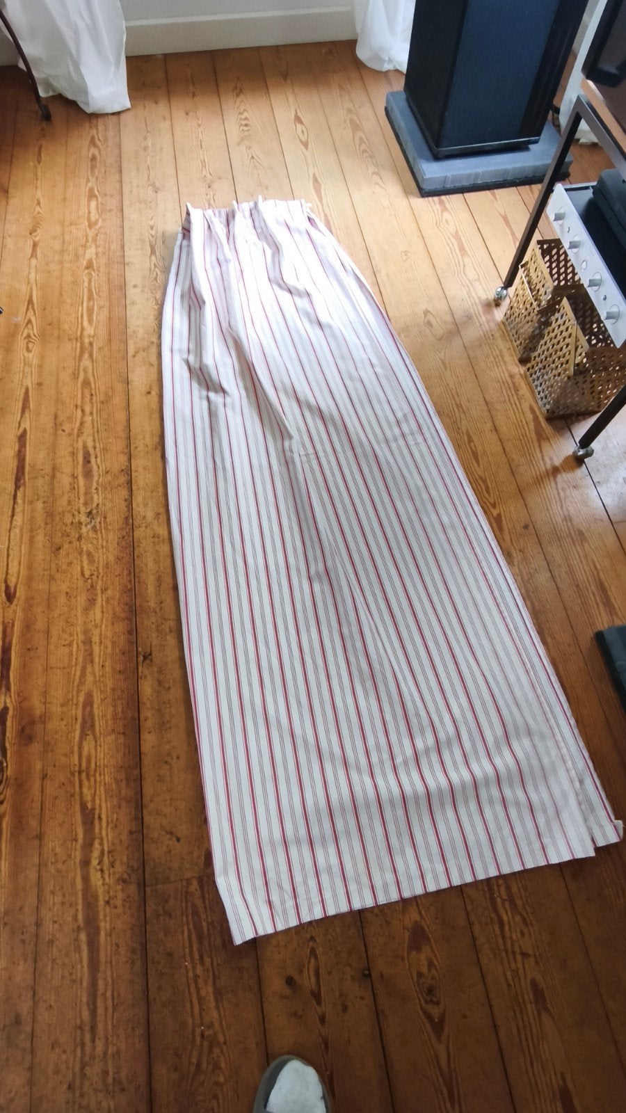 Korte gordijnen 185 cm bij 86cm met haakjes., Huis en Inrichting, Ophalen of Verzenden, Rood, 150 tot 200 cm, 200 cm of meer
