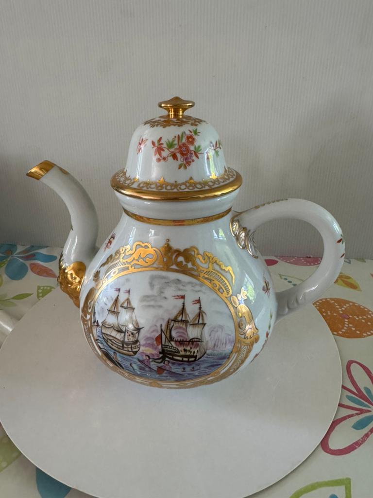 Theepot met beschadigde deksel, Ophalen of Verzenden