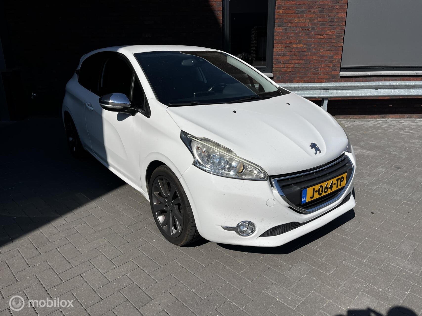 Peugeot 208 1.6i GT CLIMA / CRUISE / PDC, Auto's, Peugeot, Voorwielaandrijving, Euro 5, Gebruikt, Zwart